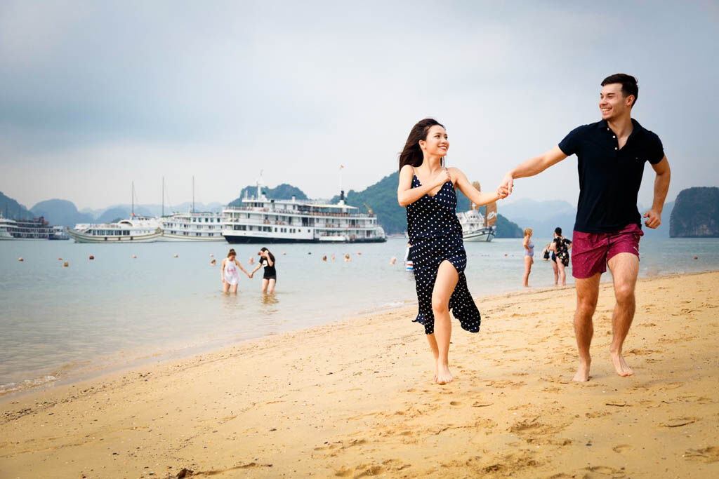 Celebrate love surrounded by Halong Bay’s endless beauty
